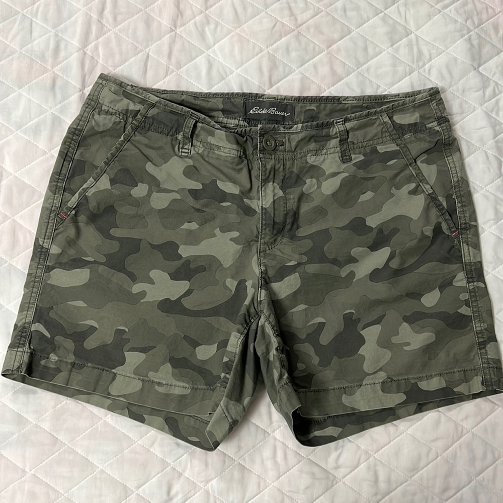 Eddie Bauer Willit shorts camo size 10